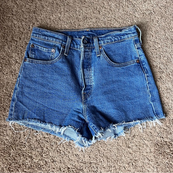 Levi’s 501 Shorts - Picture 2 of 7